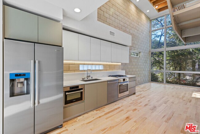 Building Photo - 3450 Cahuenga Blvd W