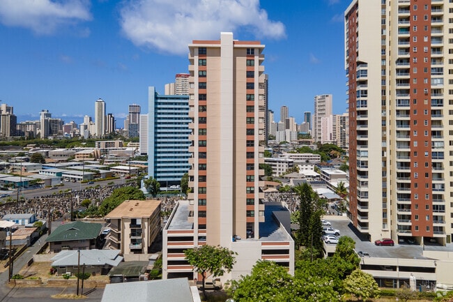 Building Photo - Rainbow Place