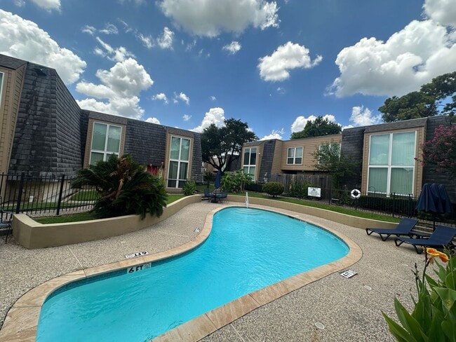 Building Photo - For Lease | 2 Bed, 2 Bath |863 Sq Ft | Wim...