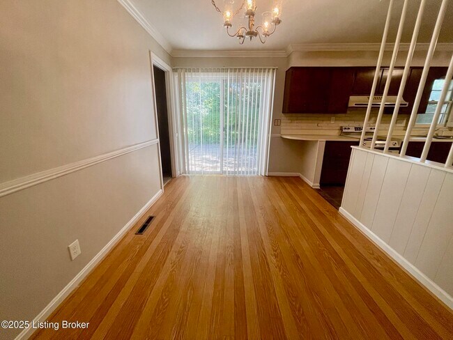 Building Photo - 2421 Ridgeview Ave