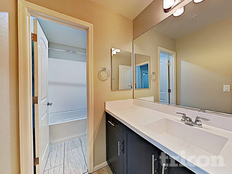 Building Photo - 12541 W Hummingbird Terrace