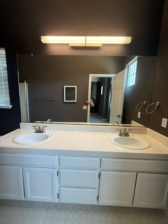 Building Photo - Beautiful 3-Bedroom, 2.5-Bath Home in Wind...