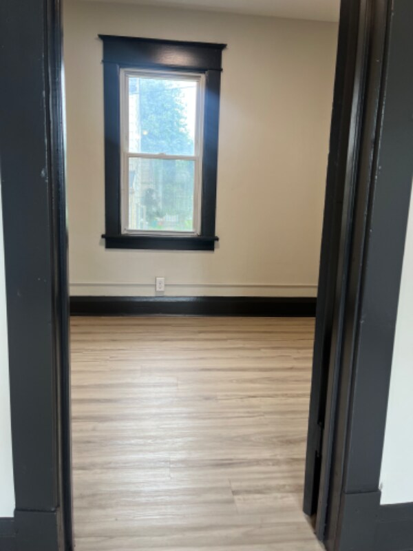 Building Photo - 4260 South Park Ave