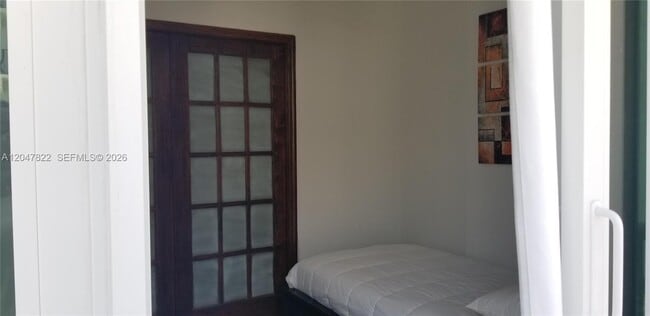 Building Photo - 5401 Collins Ave