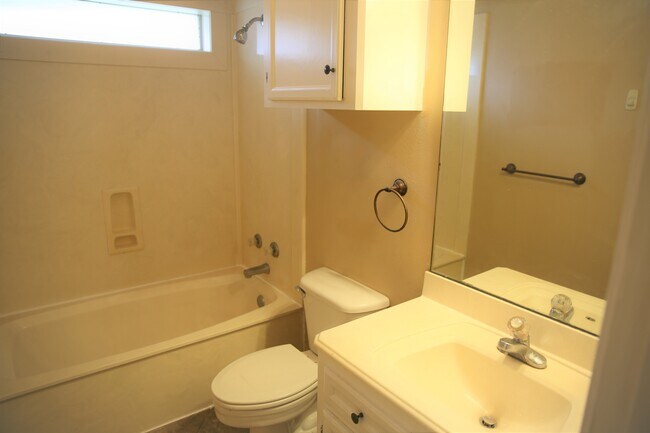 Building Photo - 3510 Vienna Dr