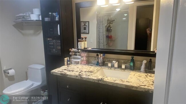 Building Photo - 2200 S Cypress Bend Dr