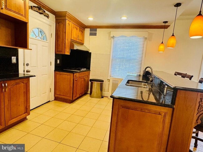 Building Photo - 3902 Hadley Square W