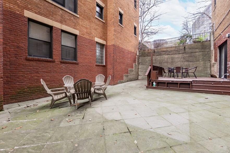 Building Photo - 435 Park Dr