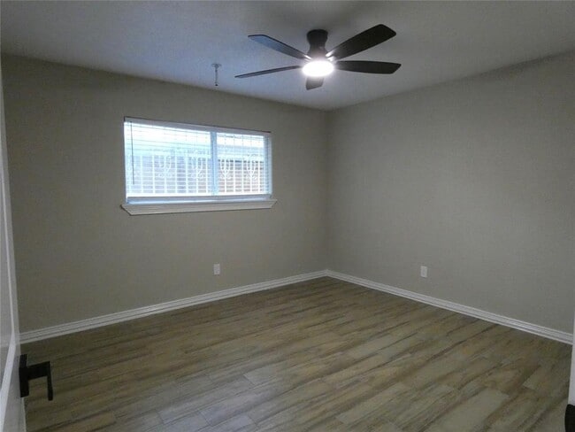 Building Photo - 8919 Winding River Dr