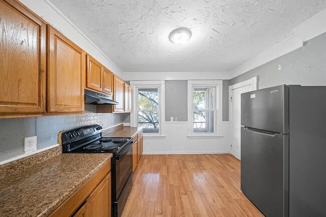 Building Photo - 62 May St