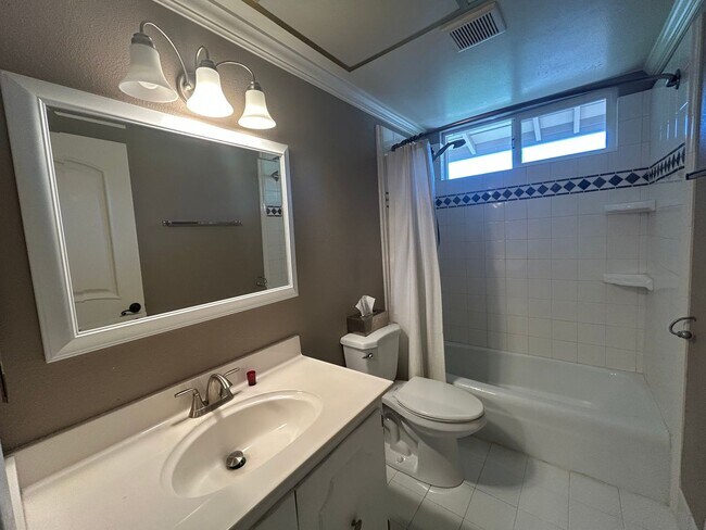 Building Photo - 245 Mockingbird Cir