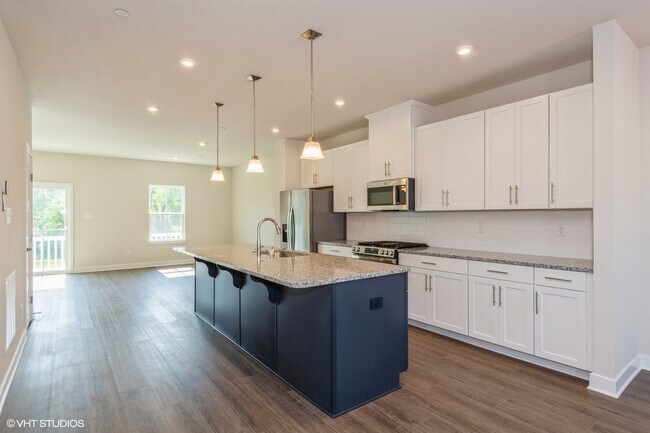 Building Photo - 6902 Sycamore Way