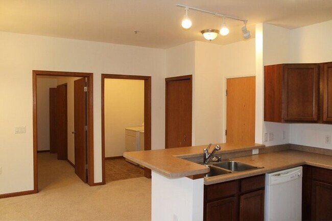 Building Photo - 101 ELLIOT LANE-206