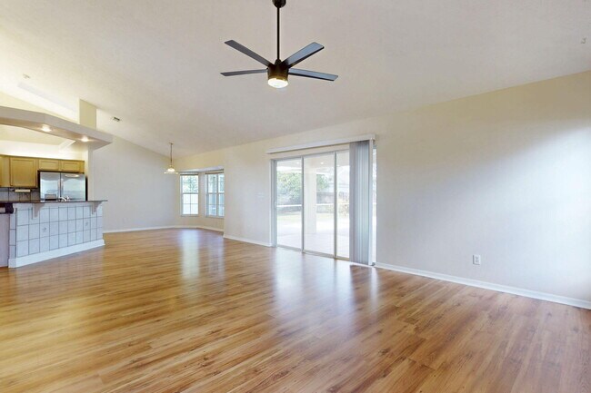 Building Photo - 967 SE Browning Ave