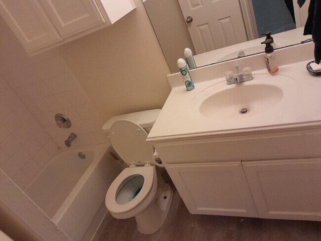 Building Photo - 1919 Doliver Cir