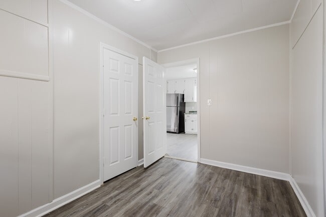 Building Photo - 245 Evansdale Ave