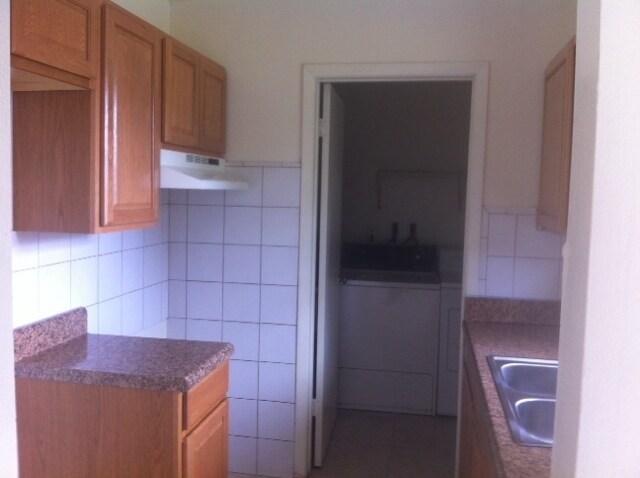 Building Photo - Beautiful  3 bedroom, 2 bath, 2 car garage...