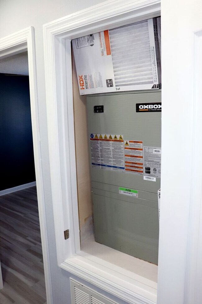 Building Photo - Newly renovated first floor condo! 2 bedrooms