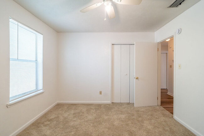 Building Photo - 1818 Sylvan Ct