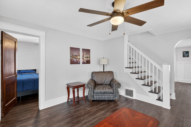 Building Photo - 430 N Linden St