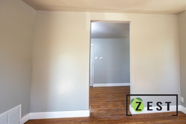 Building Photo - 5235 Haverhill St