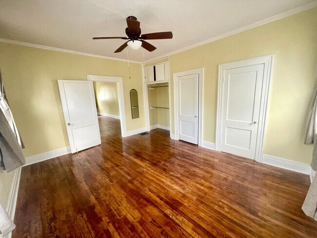 Building Photo - 828 N Jefferson St