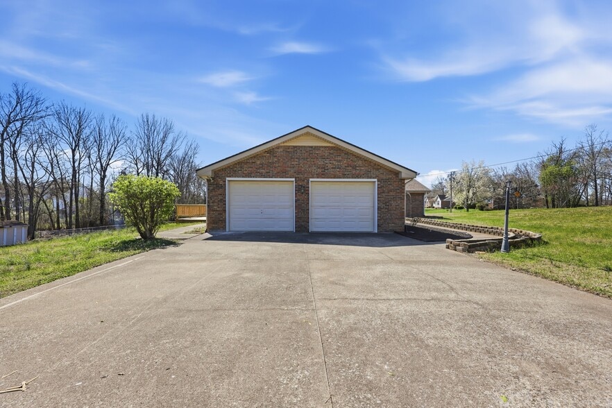 Building Photo - 1325 Sun Valley Rd