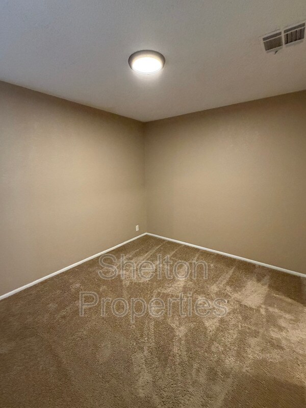 Building Photo - 501 W Tonopah Dr
