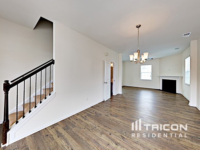 Building Photo - 156 King William Dr