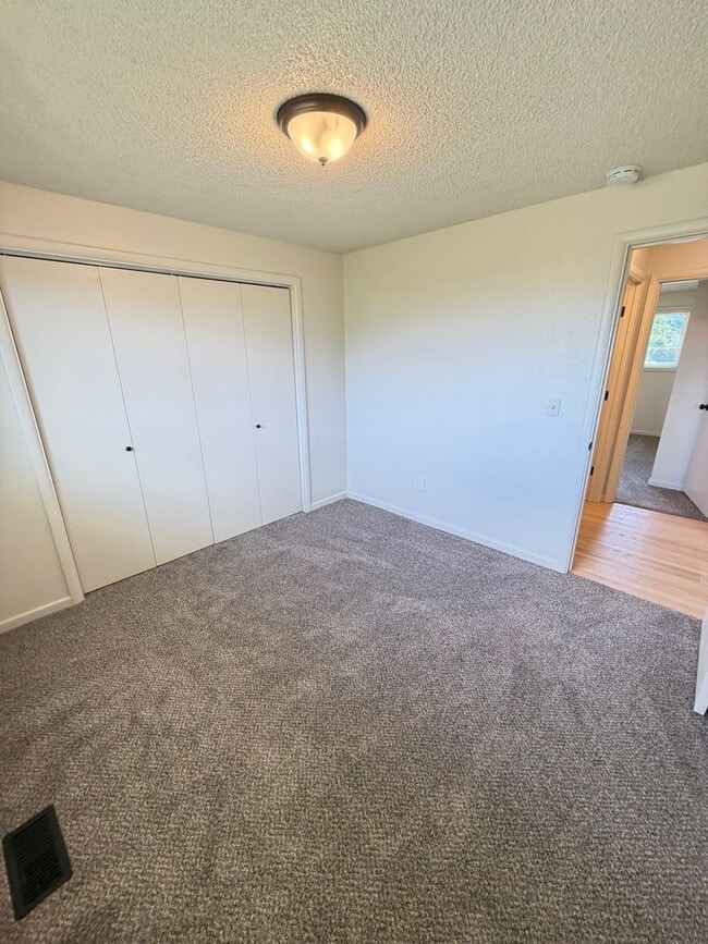 Building Photo - Newly Remodeled 2 Bedroom with Fenced yard!