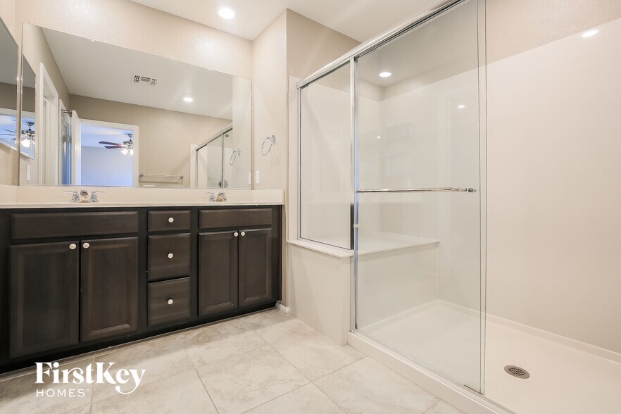 Building Photo - 9450 Yorkshire Coast Ave