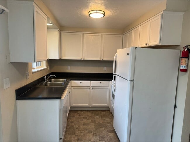 Building Photo - 41 N Lawrence St