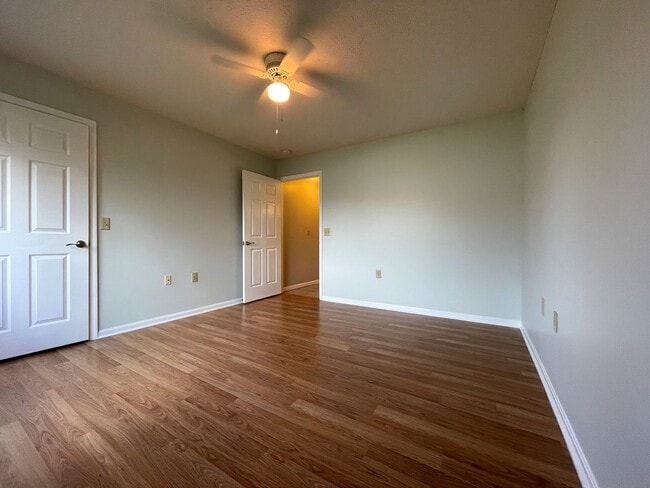 Building Photo - 6775 Meadow Creek Dr