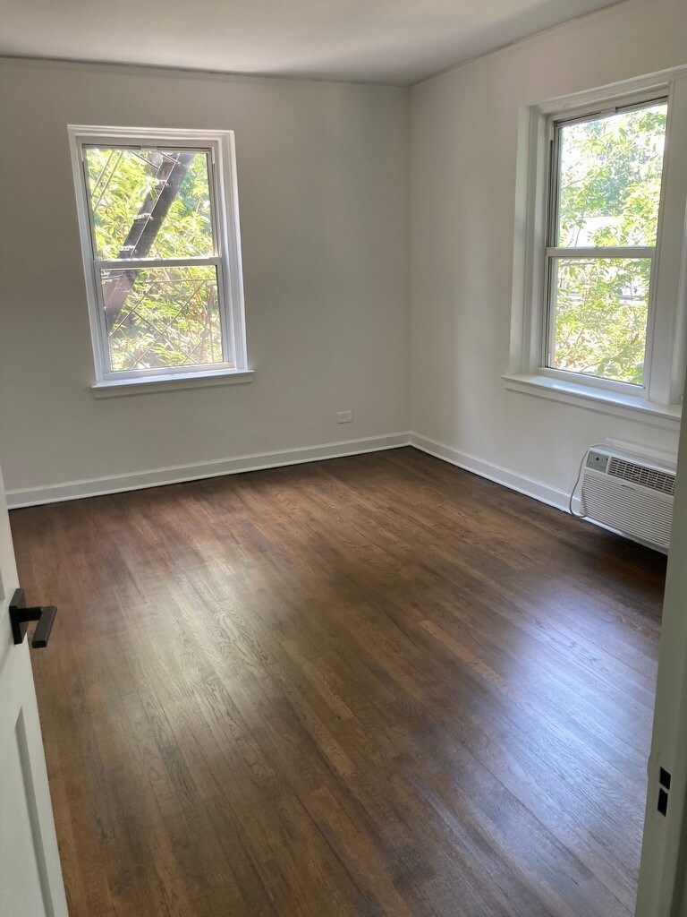 Building Photo - 100 Woodside Grn