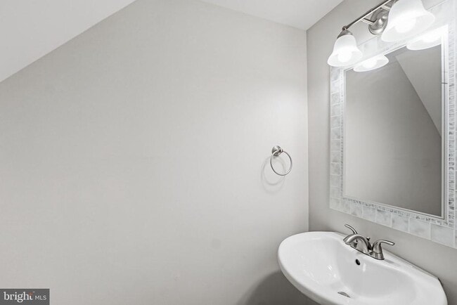 Building Photo - 524 Lancaster Pl