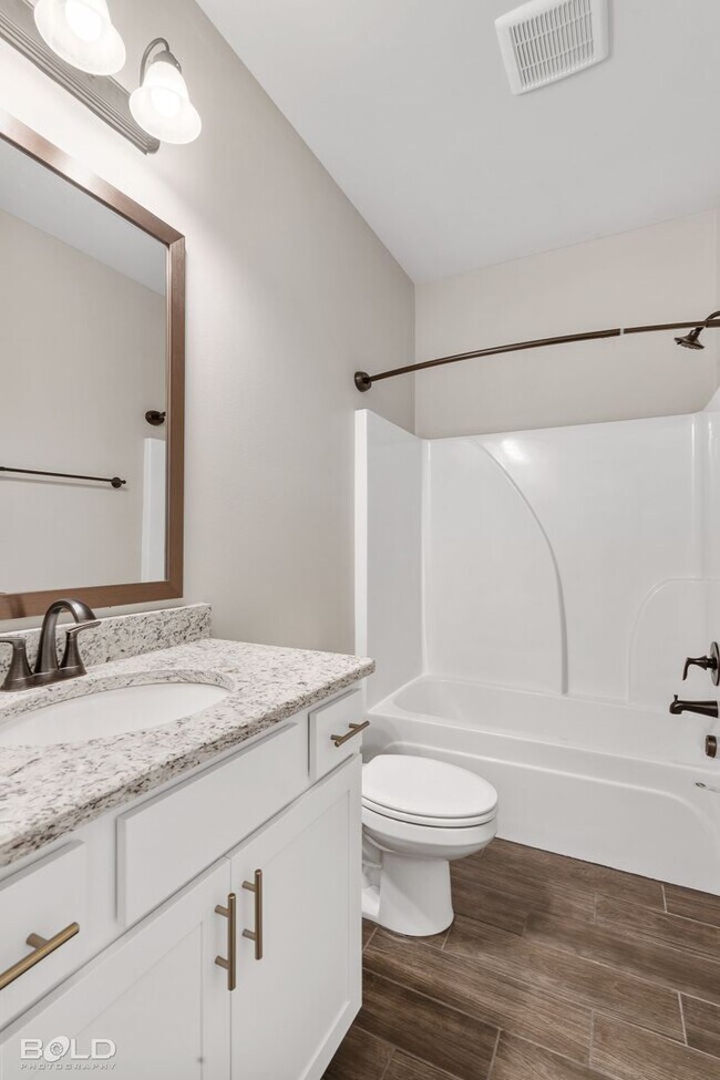 Building Photo - Beautiful 3 bedrooms 2 bathrooms