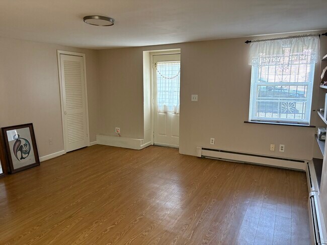 Building Photo - 386 Hamilton St