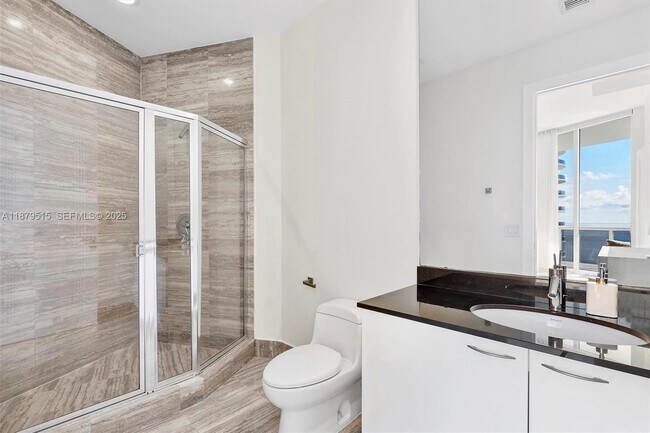 Building Photo - 16001 Collins Ave