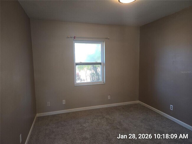 Building Photo - 1013 Greenbriar Dr