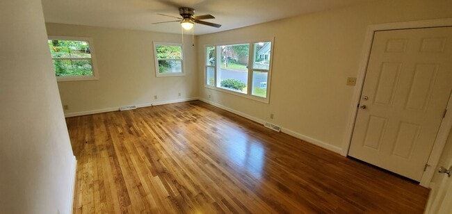 Building Photo - Charming 3-Bedroom Home in the Heart of Du...