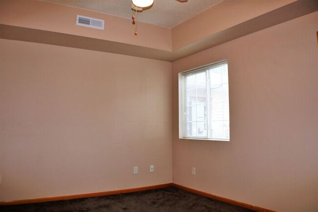 Building Photo - $1,195 | 2 Bedroom, 1 Bathroom Condo | Pet...