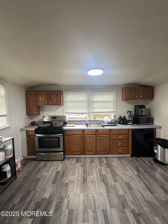 Building Photo - 276 Linden Ave