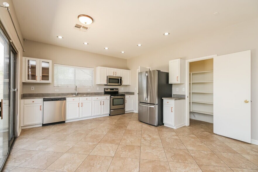 Building Photo - 11552 E Flower Cir