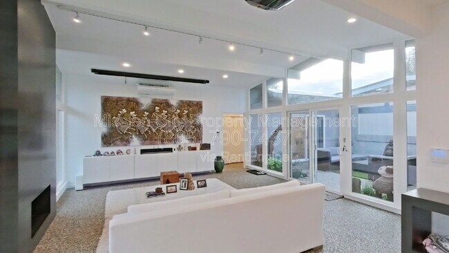 Building Photo - 5339 Berkeley Rd