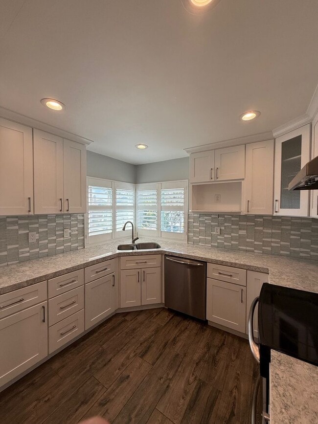 Building Photo - Alameda's most sought after gated communit...