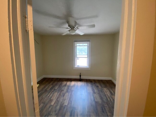 Building Photo - 724 W Main St