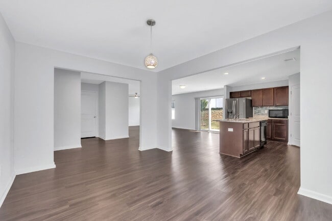 Building Photo - Modern 4-Bedroom Home in Butler Knoll in I...