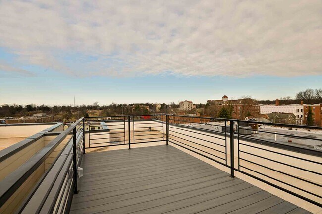 Building Photo - 2641 4th St NE