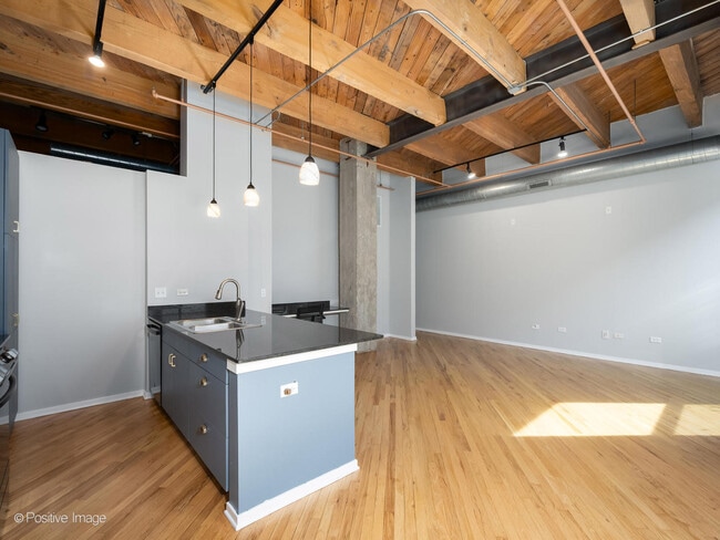 Building Photo - 1040 W Adams St