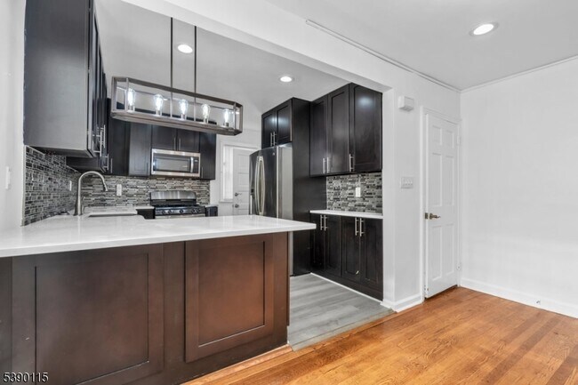 Building Photo - 2144 Tyler St